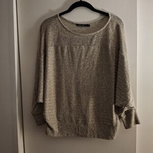 Doe & Rae Women's Lightweight Gray Sweater
